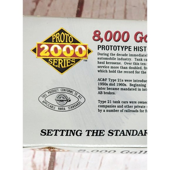 Life Like Trains Proto 2000 Series 8000 Gallon Riveted Tank Car Model Train - Picture 13 of 16